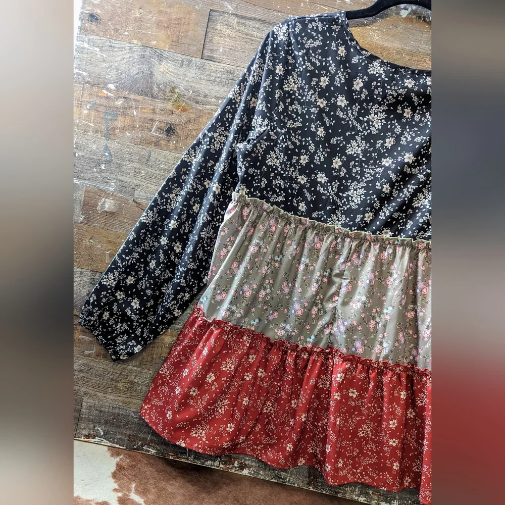 Women’s Floral Tiered Tunic Top - Black, Olive & Red - Picture 9 of 14